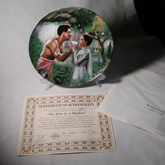Knowles China Plate "We Kiss in a Shadow" Plate - Picture 2 of 11